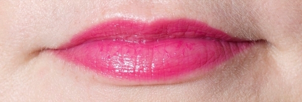 Flyvende eyeliner og pink læber: læber